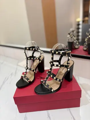 Valentino Rockstud block heel black — Valentino Handbags sample