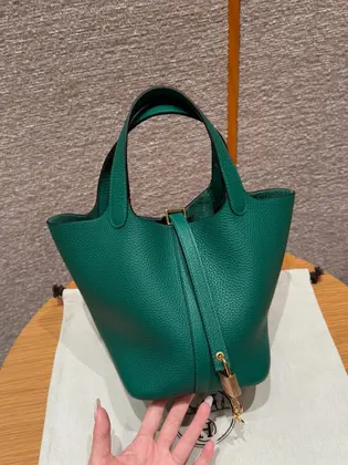 HN Togo leather green with gold hardware 18cm — Hermès Handbags sample