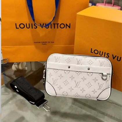 Louis Vuitton LV Alpha Monogram White Handbag 24x16x8cm — Louis Vuitton Handbags sample