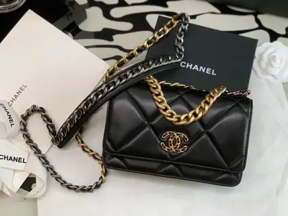 Chanel 19 wallet on chain in shiny lambskin — Chanel Handbags sample
