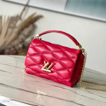 Louis Vuitton LV Twist Like Auth Woman’s Red Handbags Smooth Leather 23cm — Louis Vuitton Handbags sample