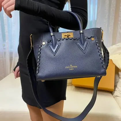 Louis Vuitton LV On My Side Like Auth Black Handbags 25x20cm — Louis Vuitton Handbags sample