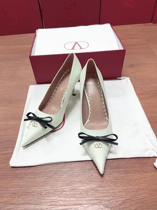 Valentino Women White Leather Pointed Toe Pumps — Valentino Handbags sample