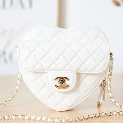 Chanel The One Like Auth Handbags Smooth Leather Heart-Pattern Milk Lock Gold 16.5x18x6.5cm — Chanel Handbags sample